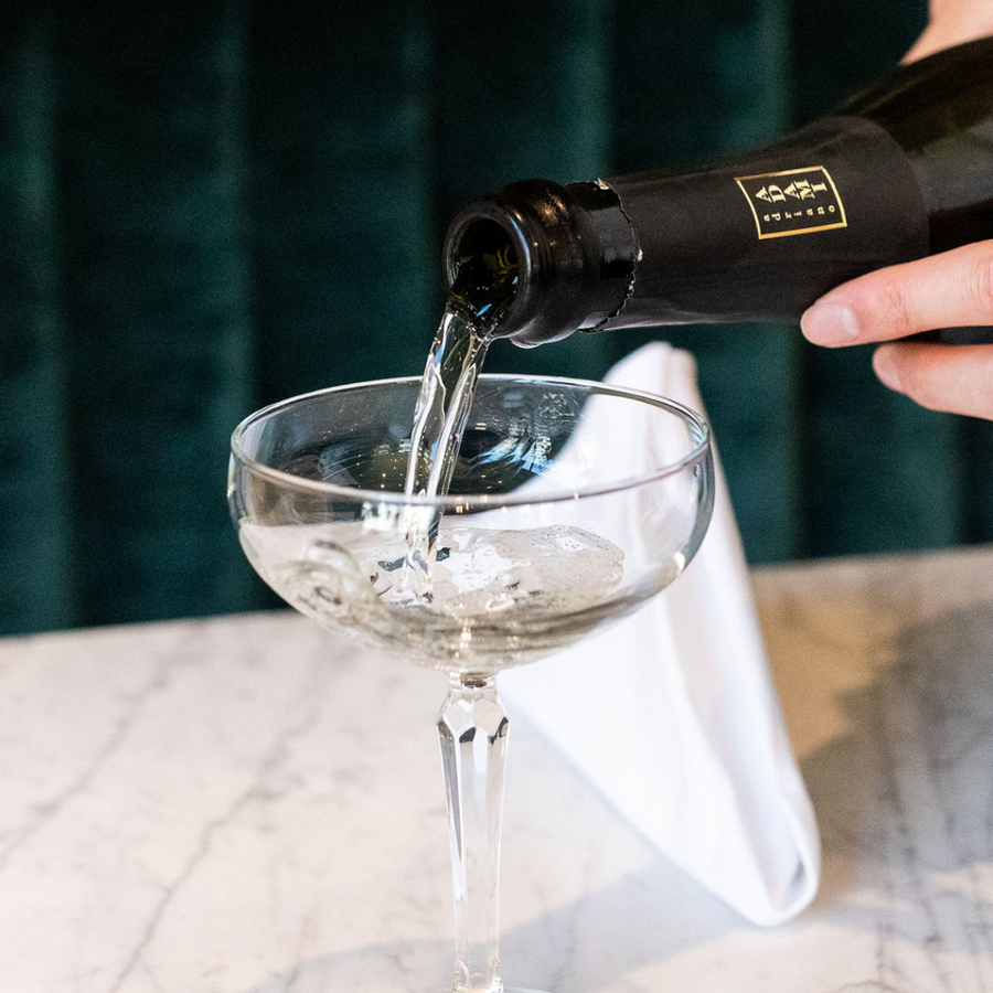 HOW STEMWARE AFFECTS CHAMPAGNE TASTE  The Caviar Co.